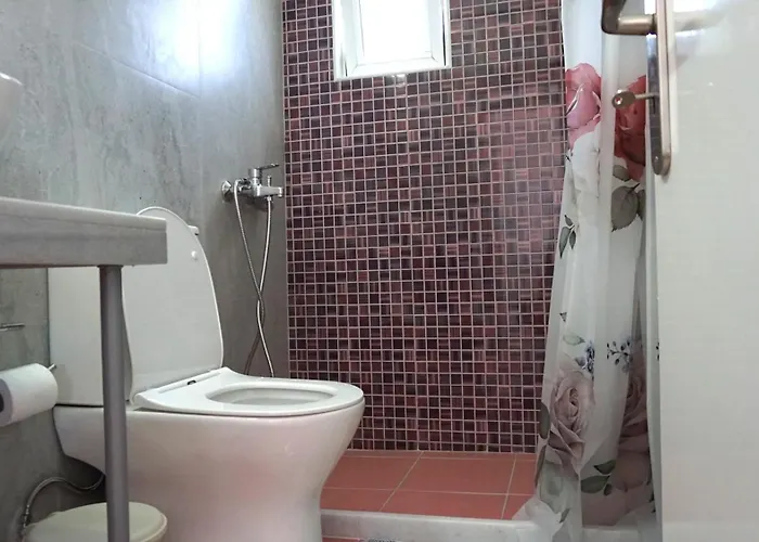 Summer Scoop By Evagstays פליראקי